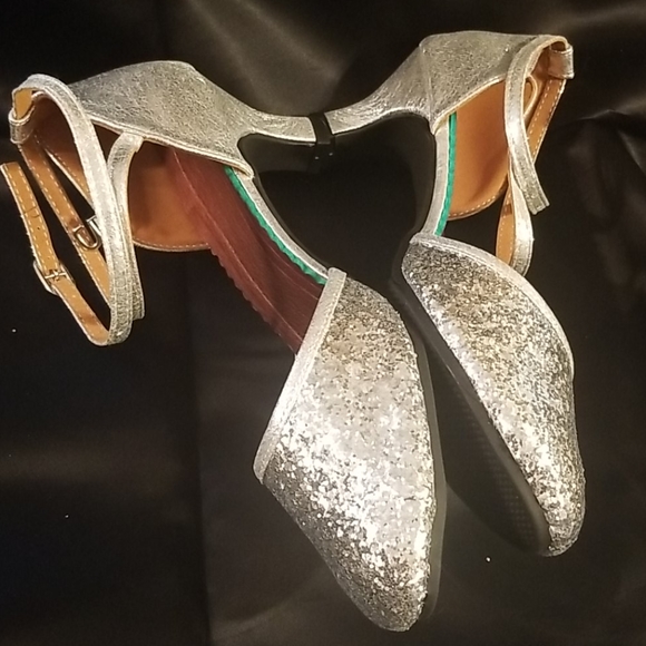 Strapy Metallic Silver Shoes - Picture 4 of 9